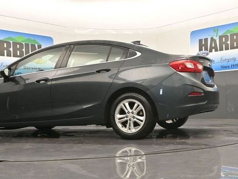 Used 2017 Chevrolet Cruze LT image 9