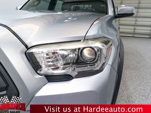 Used 2019 Toyota Tacoma TRD Off-Road image 8