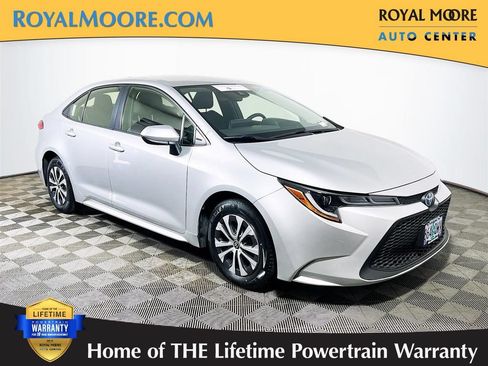 Certified 2022 Toyota Corolla LE FWD image 1