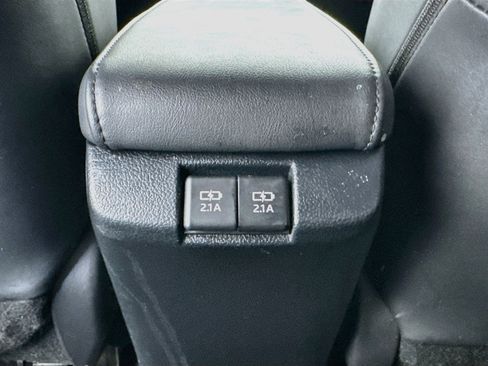 Used 2022 Toyota Prius Prime XLE FWD image 16