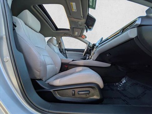 Used 2018 Honda Accord Touring image 22