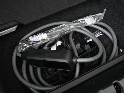 Certified 2024 BMW i7 eDrive50 w/ Executive Package RWD image 29