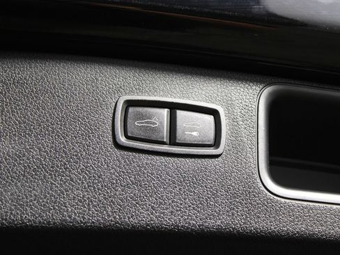 Used 2022 Porsche Macan AWD/4WD image 33
