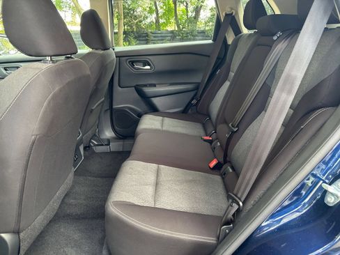 Used 2025 Nissan Rogue SV FWD image 40