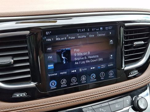 Used 2017 Chrysler Pacifica Limited FWD image 18
