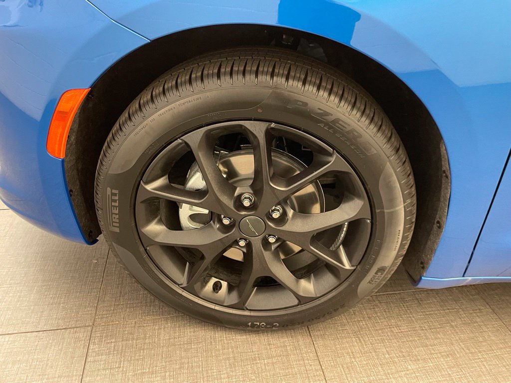 New 2027 Chrysler Pacifica Select FWD image 8
