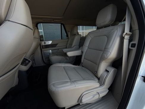 Used 2021 Lincoln Navigator L Reserve w/ Luxury Package RWD image 21