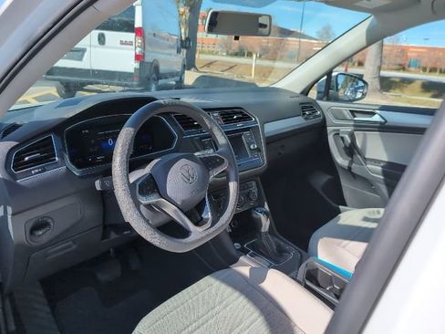 Used 2022 Volkswagen Tiguan S image 8