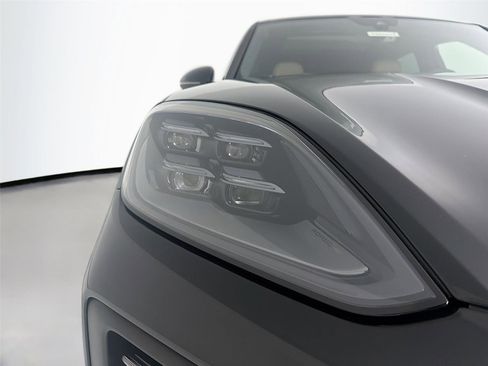 New 2026 Porsche Cayenne image 29