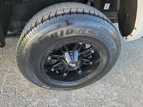 Used 2021 Toyota Tacoma TRD Sport w/ Technology Package AWD/4WD image 9
