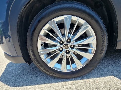 Used 2024 Toyota Grand Highlander AWD image 9