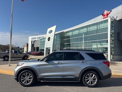 Used 2020 Ford Explorer XLT w/ Equipment Group 202A image 2