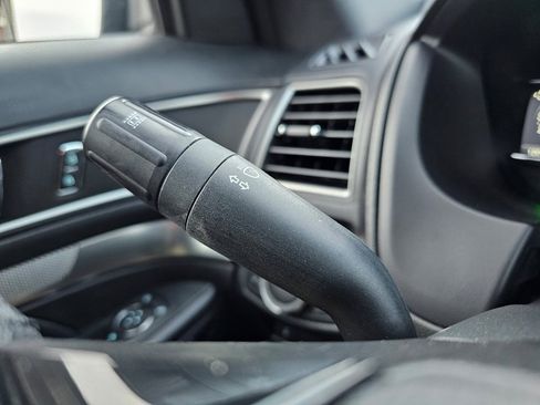 Used 2018 Ford Explorer XLT w/ Equipment Group 202A image 46