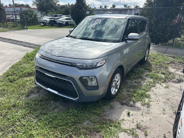 Certified 2022 Kia Soul LX w/ Technology Package FWD image 3