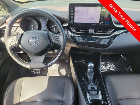 Used 2019 Toyota C-HR Limited FWD image 4