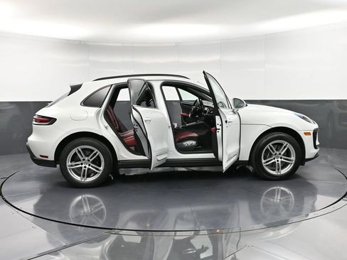 Certified 2022 Porsche Macan AWD/4WD image 36