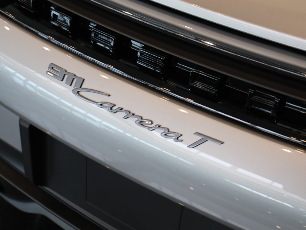 Used 2026 Porsche 911 Carrera T RWD image 8