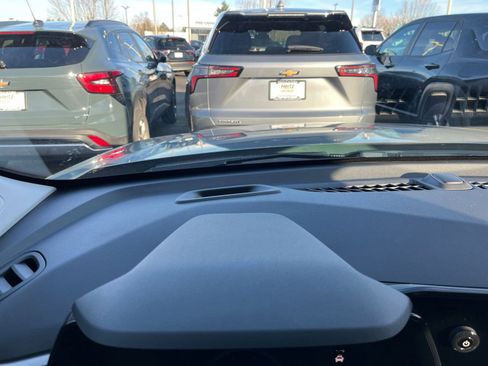 Used 2025 Chevrolet TrailBlazer LT image 33