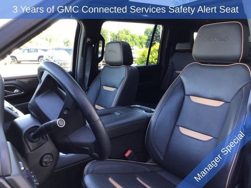 Used 2023 GMC Yukon XL AT4 w/ AT4 Premium Plus Package AWD/4WD image 25