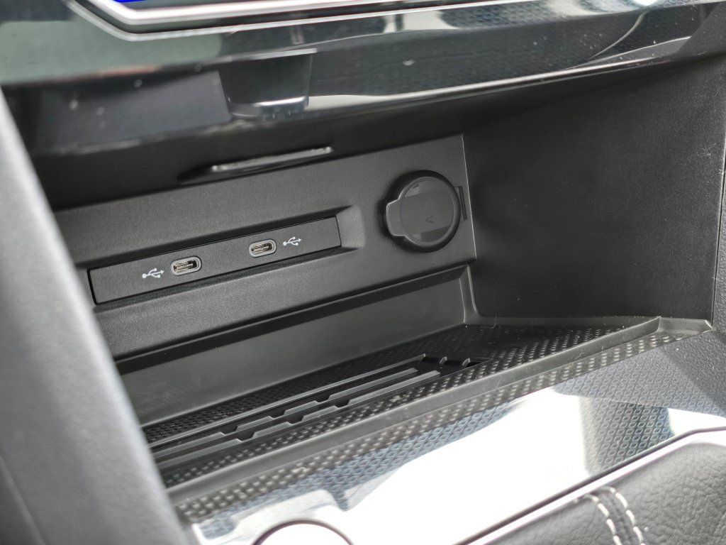 New 2026 Volkswagen Taos SE AWD/4WD image 33