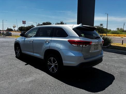 Used 2019 Toyota Highlander Plus FWD image 3