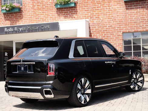 New 2026 Rolls-Royce Cullinan AWD/4WD image 2