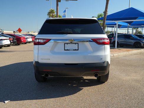 Used 2021 Chevrolet Traverse LT image 6