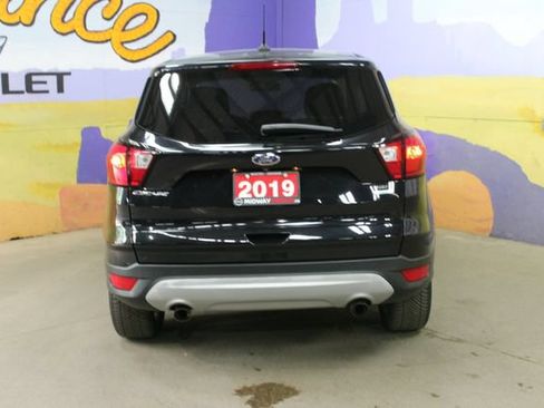 Used 2019 Ford Escape SE w/ Ford Safe & Smart Package FWD image 3