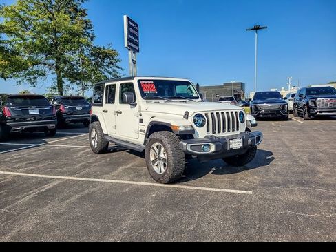 Used 2022 Jeep Wrangler Unlimited Sahara w/ Cold Weather Group AWD/4WD image 6