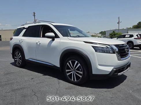 Used 2025 Nissan Pathfinder Platinum w/ Cargo Package FWD image 7