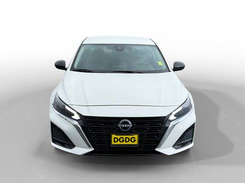 Used 2025 Nissan Altima 2.5 SV FWD image 8