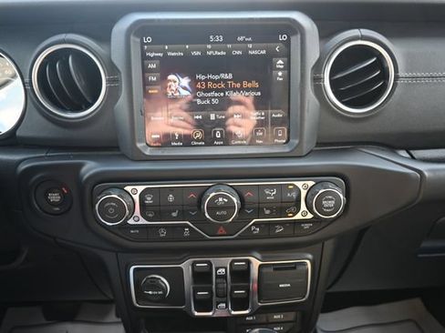 Used 2019 Jeep Wrangler Unlimited Sahara AWD/4WD image 33