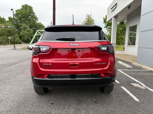 Certified 2025 Jeep Compass Limited w/ Elite Group AWD/4WD image 8