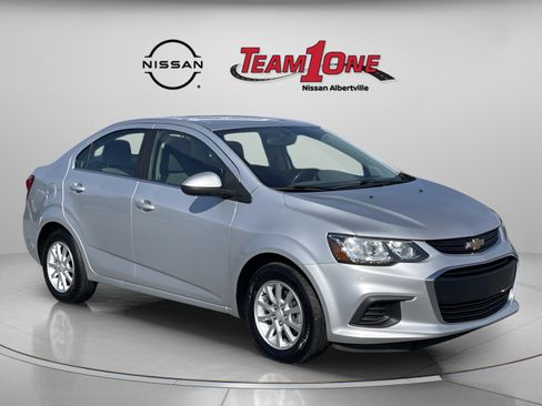 Used 2018 Chevrolet Sonic LT w/ Convenience Package FWD image 1
