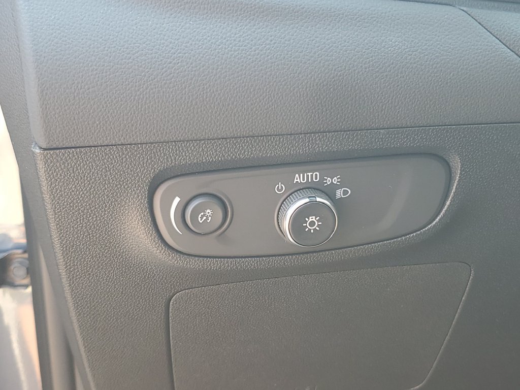 Used 2025 Buick Encore GX Sport Touring w/ Comfort Package FWD image 10