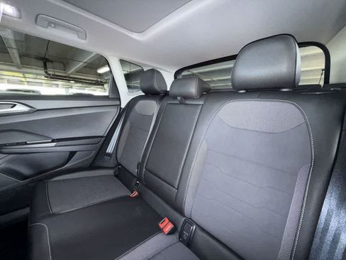 Used 2025 Volkswagen Taos SE FWD image 22