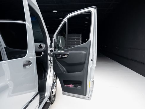 Used 2021 Mercedes-Benz Sprinter 3500 image 53