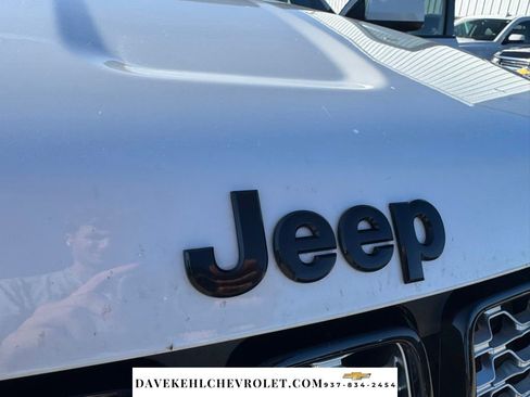 Used 2018 Jeep Grand Cherokee Altitude AWD/4WD image 42