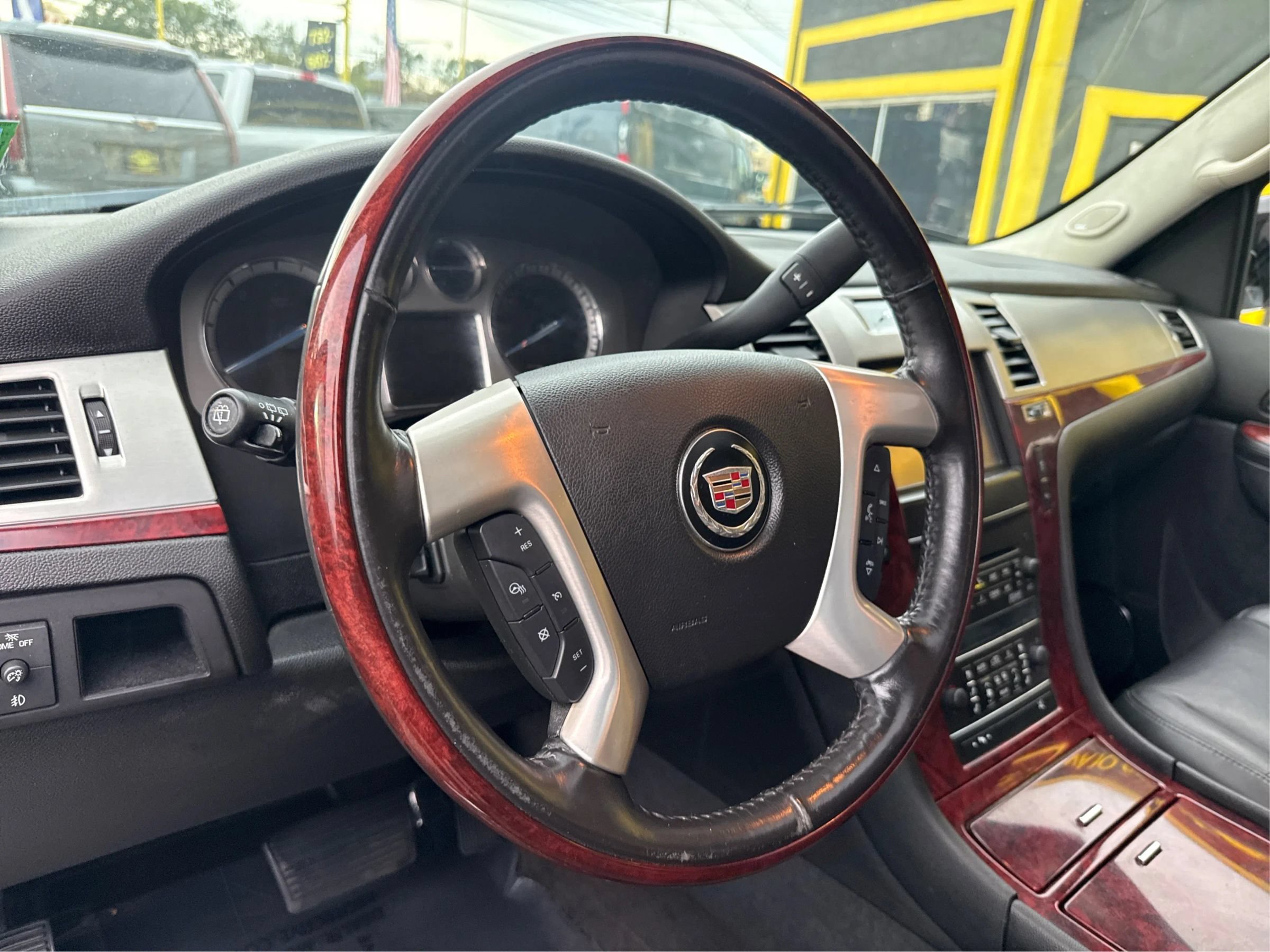 Used 2014 Cadillac Escalade Premium AWD/4WD image 16
