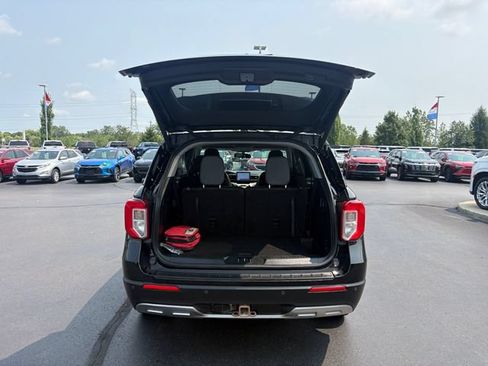 Used 2021 Ford Explorer XLT w/ Equipment Group 202A AWD/4WD image 17