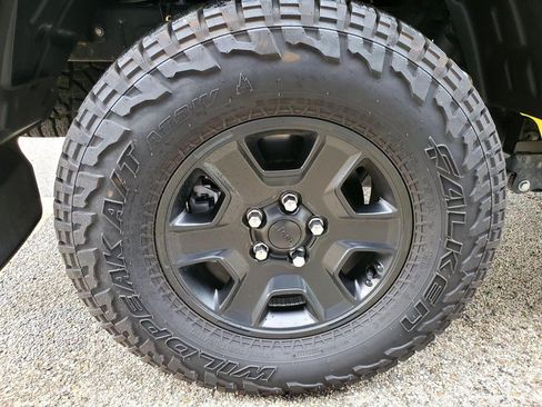 Used 2023 Jeep Gladiator Mojave w/ Cold Weather Group AWD/4WD image 19