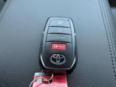 Used 2025 Toyota Camry SE image 30