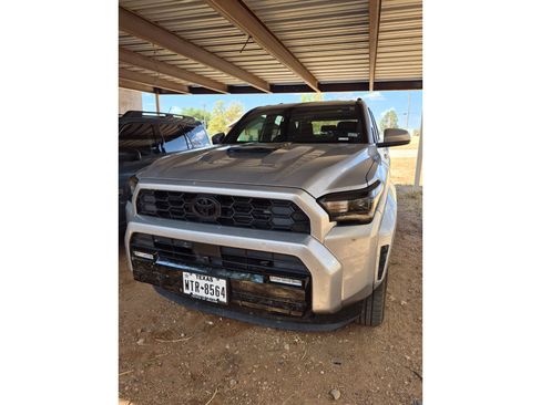 Used 2025 Toyota 4Runner TRD Sport AWD/4WD image 2