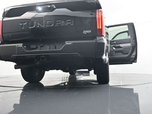 Used 2025 Toyota Tundra Limited AWD/4WD image 42