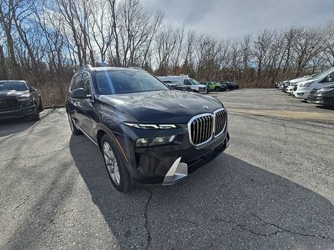 Used 2024 BMW X7 xDrive40i w/ Climate Comfort Package image 11