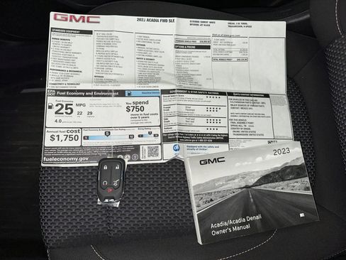 Used 2023 GMC Acadia SLE w/ Driver Convenience Package image 16