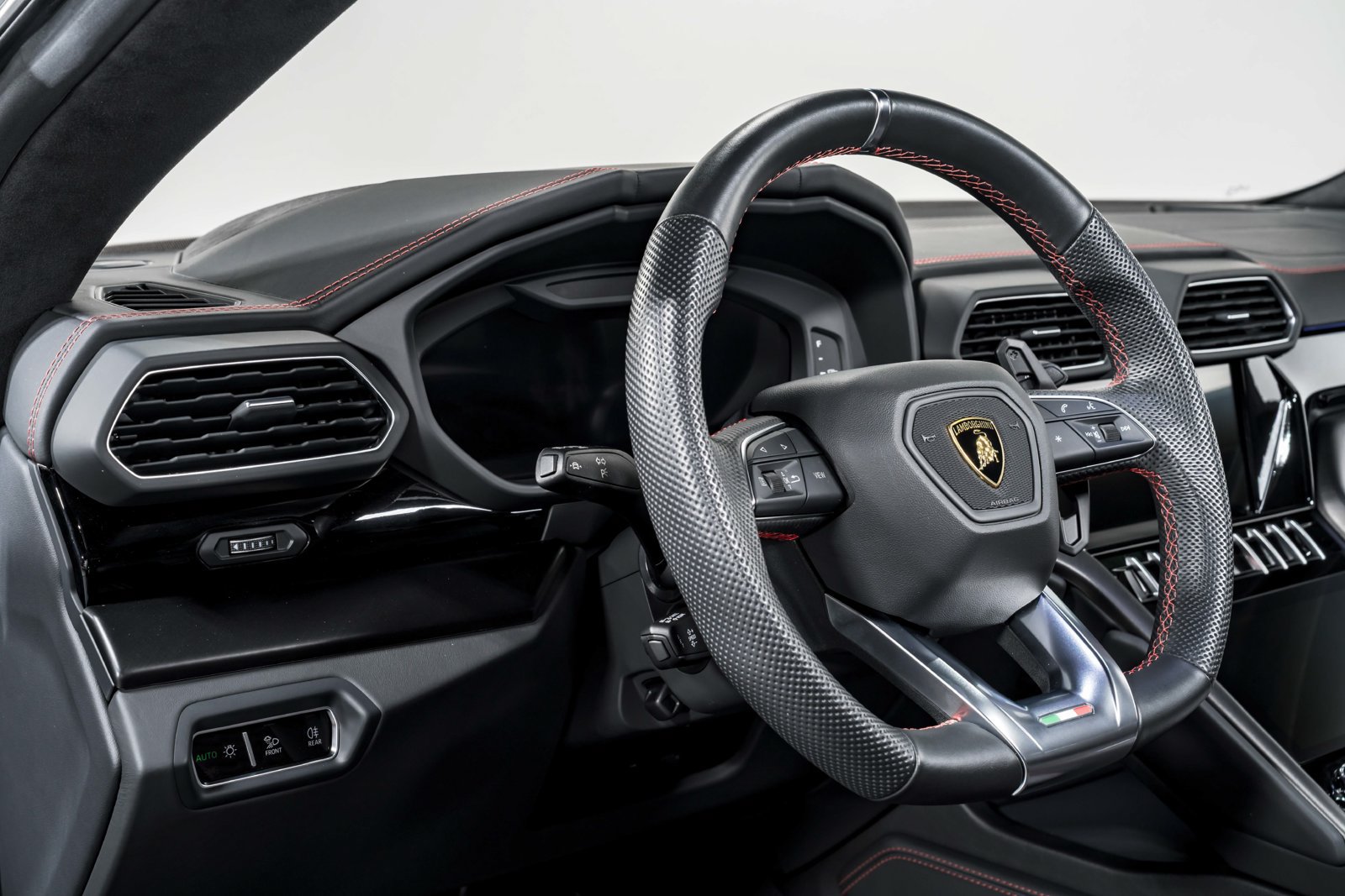 Used 2024 Lamborghini Urus S AWD/4WD image 14