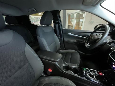 Used 2023 Chevrolet Bolt EUV LT w/ Driver Confidence Package FWD image 28
