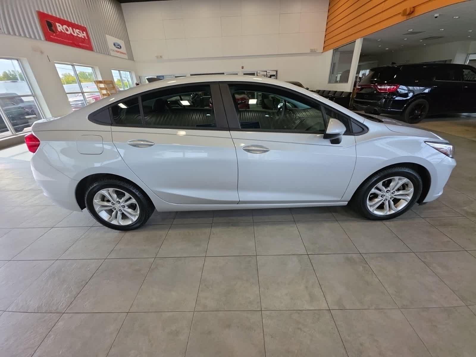 Used 2019 Chevrolet Cruze LS w/ LS Convenience Package FWD image 5