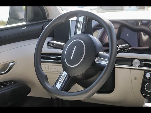 Certified 2025 Hyundai Tucson SEL FWD image 18